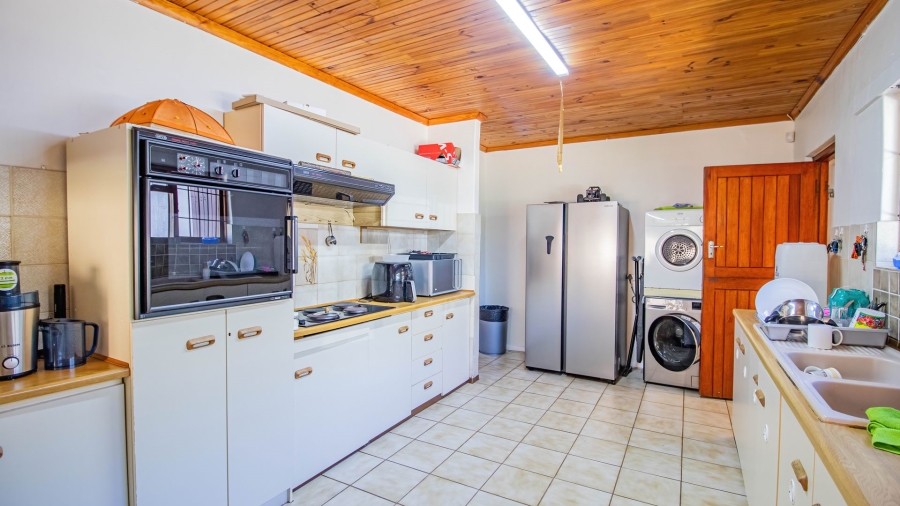 3 Bedroom Property for Sale in Middedorp Western Cape